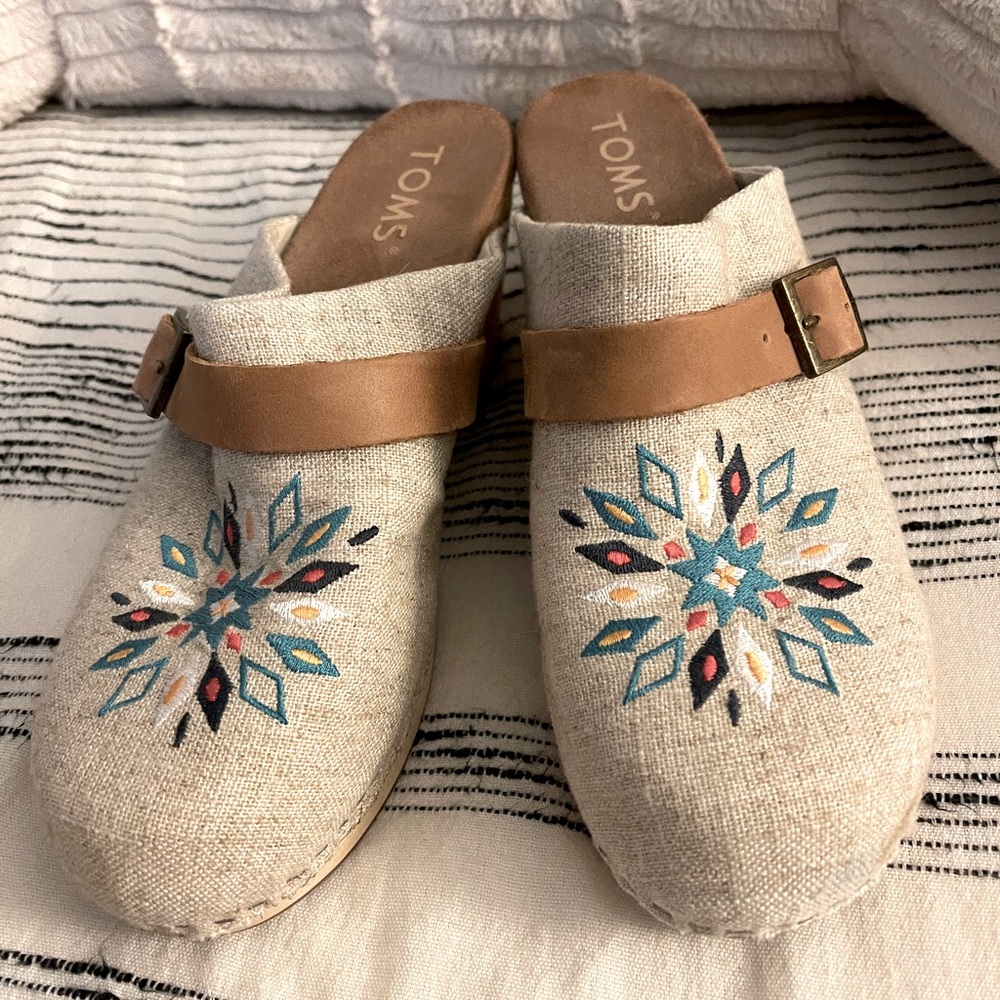 Tom’s Clogs